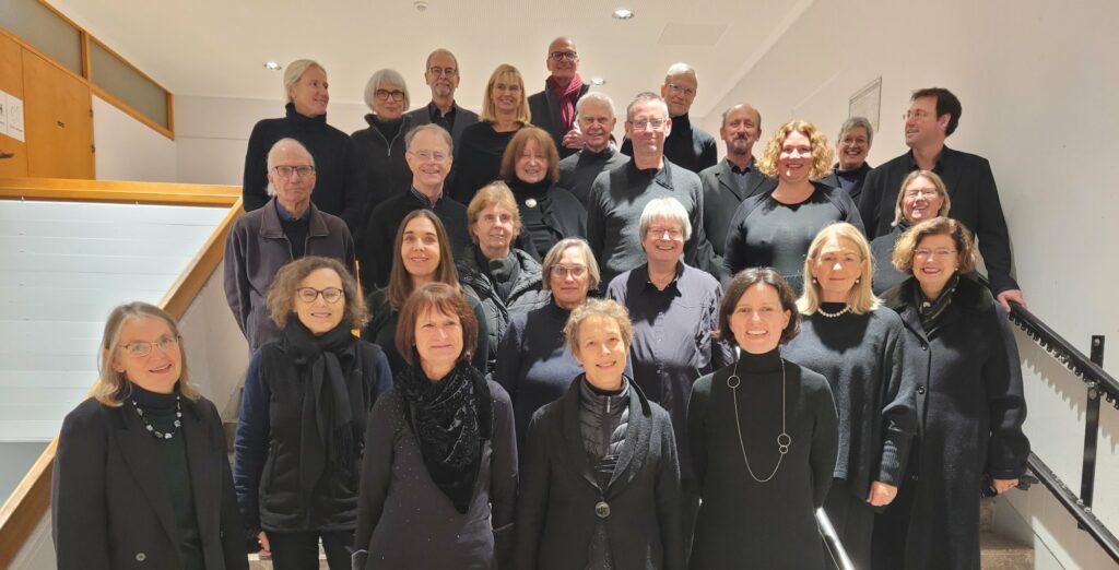 Der Brahms-Chor in Konzertkleidung im Dezember 2022. Foto:  Karl-Heinz Lehrer/Claudia Sperl.